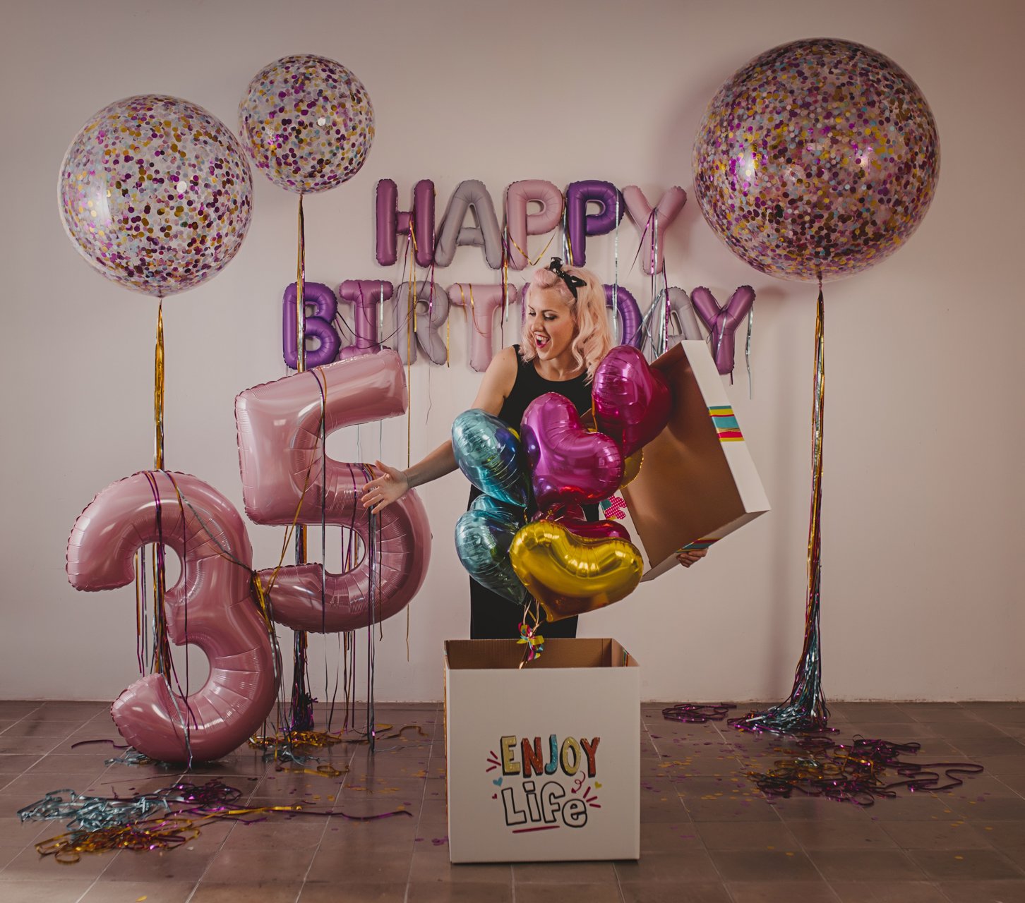 Cajas sorpresa con globos para cumpleaños a domicio
