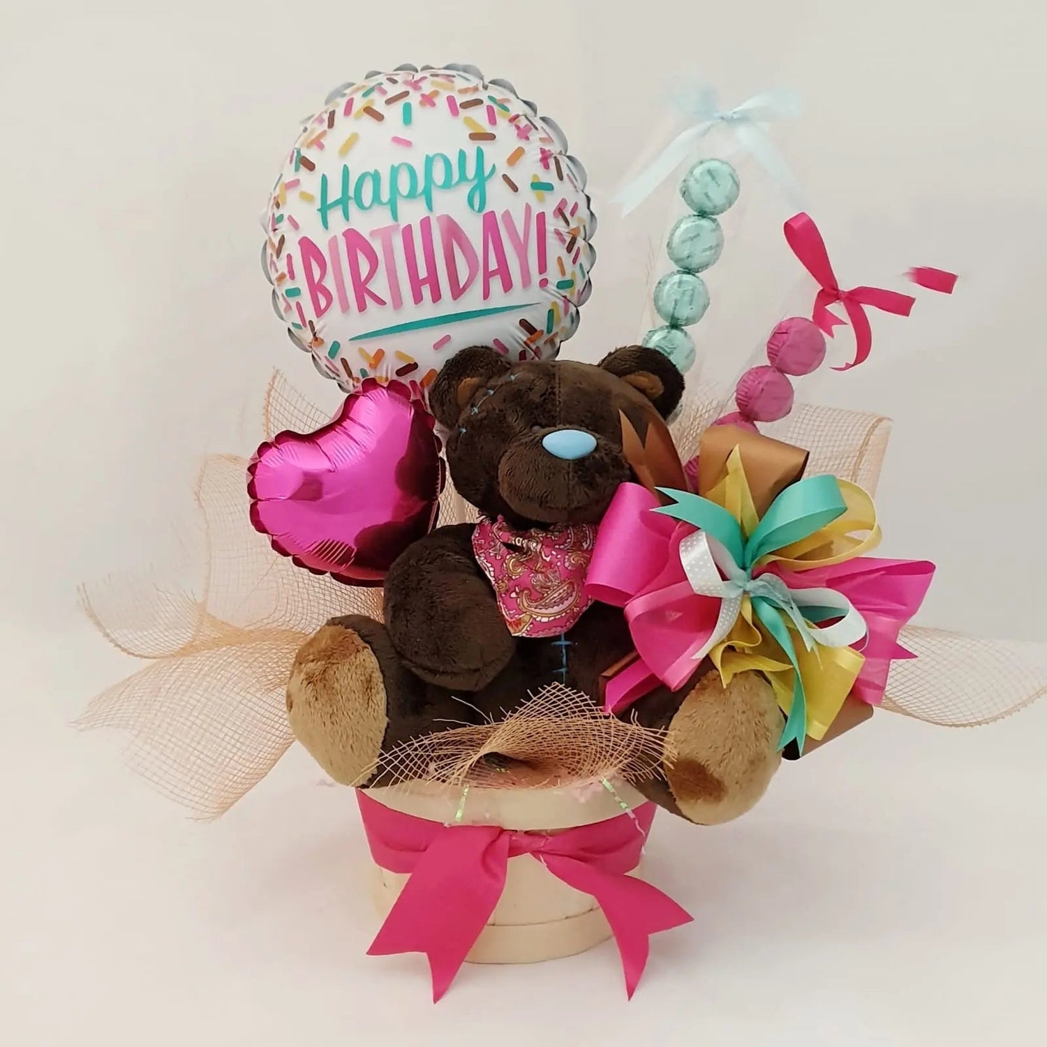 Regalos Sorpresa con Globos para Cumpleaños Personalizados, ideales como regalos únicos para cumpleaños, presentando una variedad de cajas sorpresas con globos personalizables y deliciosos dulces artesanales.